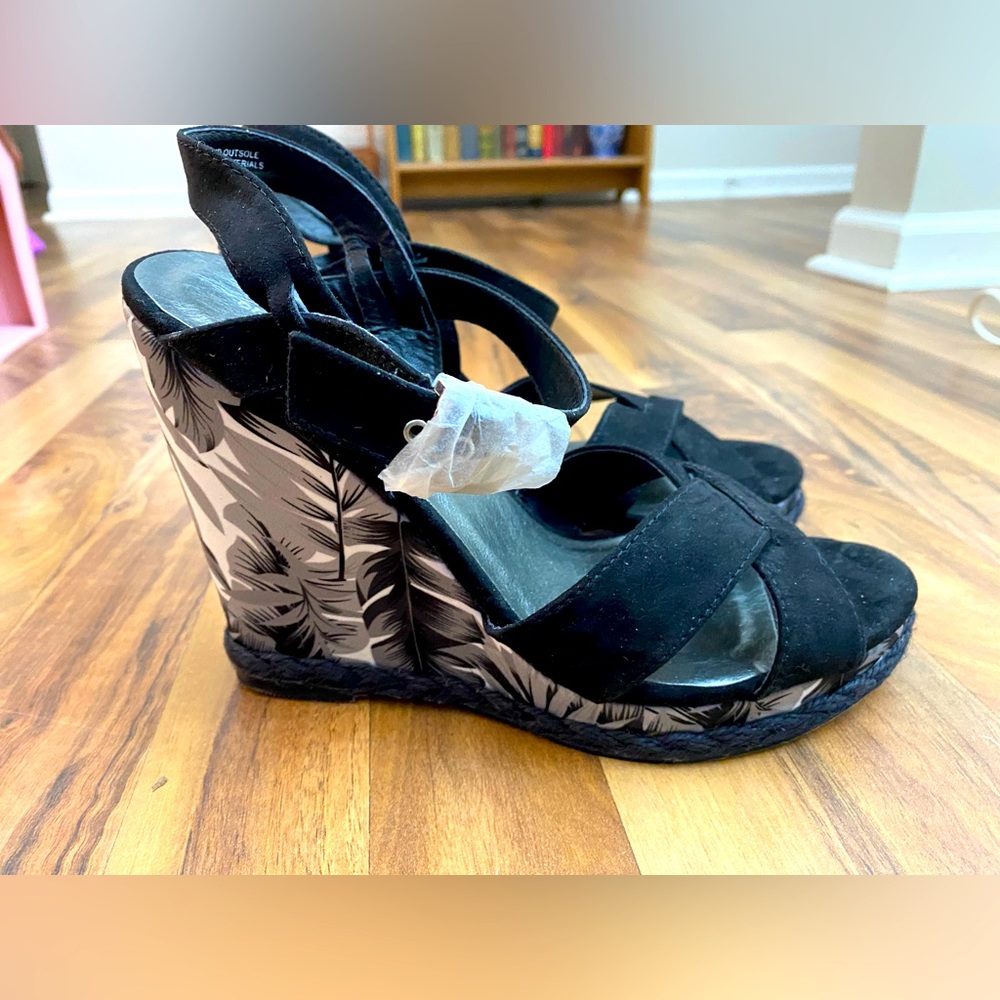 Cloudchasers NWOT espadrille wedges